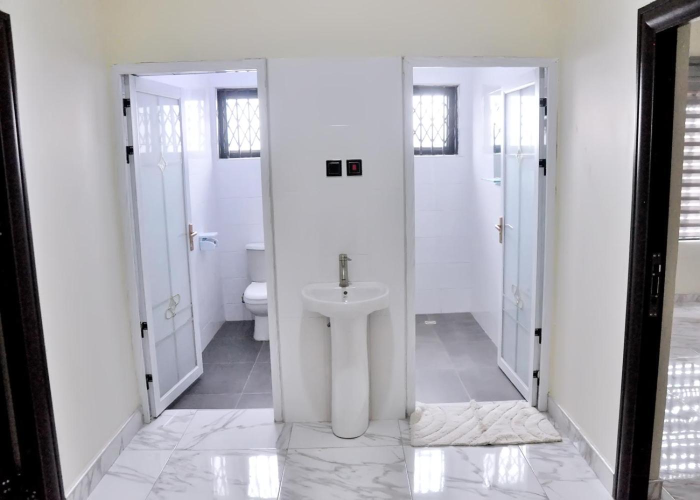 Queens Place Hotel Accra Eksteriør billede