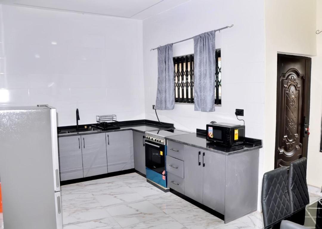 Queens Place Hotel Accra Eksteriør billede