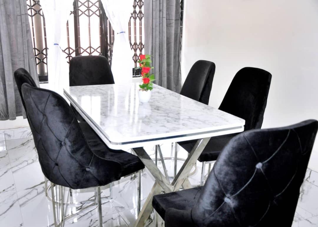 Queens Place Hotel Accra Eksteriør billede